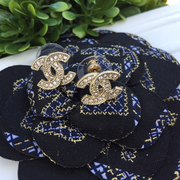 Vintage Authentic Chanel Earrings - Picture 5 of 6